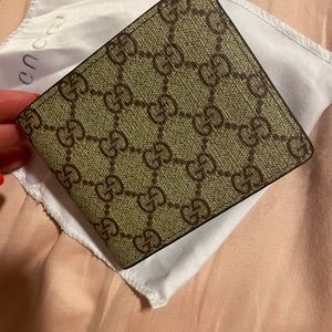 Men’s Gucci Wallet- New